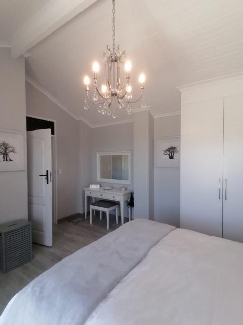 To Let 3 Bedroom Property for Rent in Bowtie Western Cape